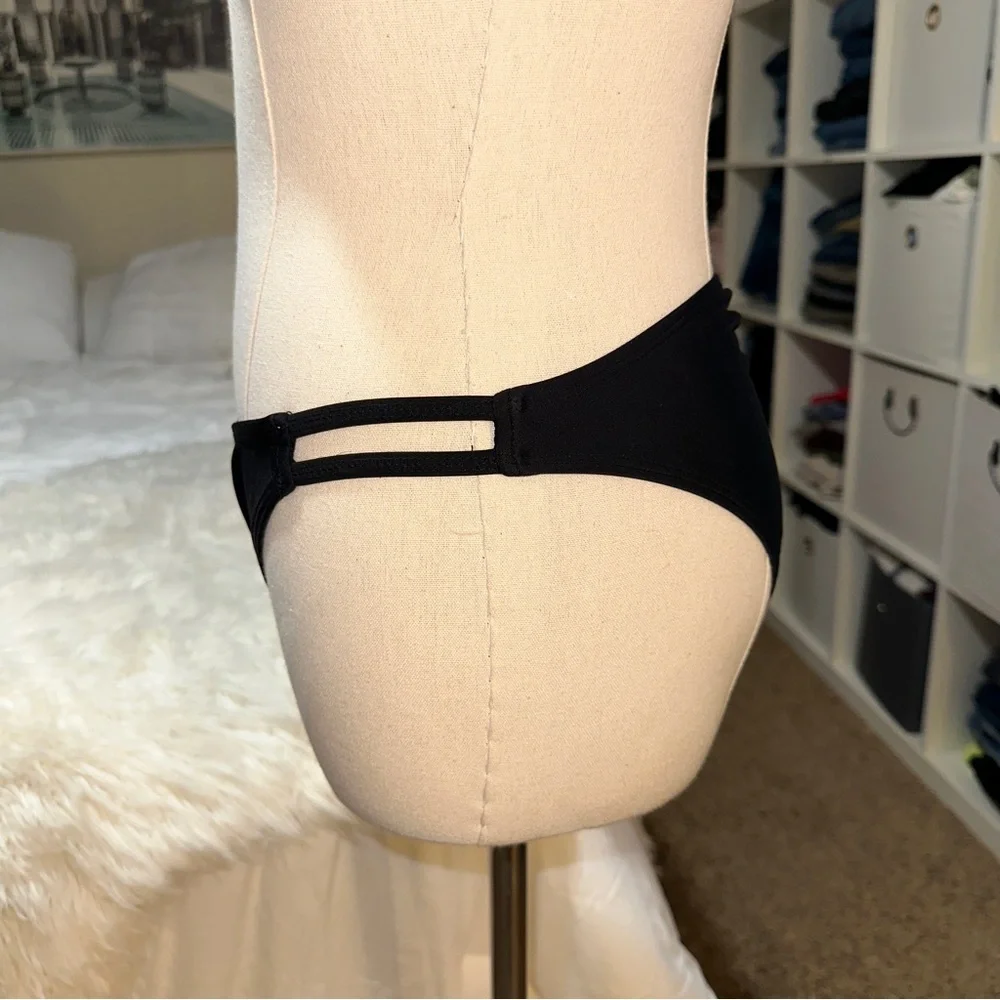 Xhilaration | Strappy Cutout Bikini Bottoms Ruched Back Black Low Mid Rise M